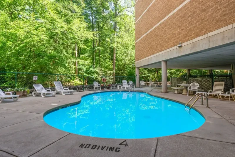 outdoor pool at Park Place on the River
