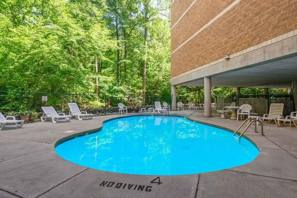 outdoor pool at Park Place on the River
