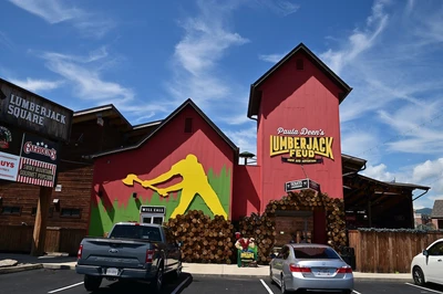 Paula Deen's Lumberjack Feud in Pigeon Forge