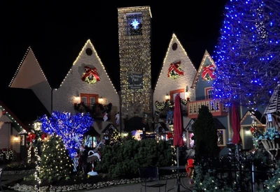 outside of the Incredible Christmas Place shop in Pigeon Forge