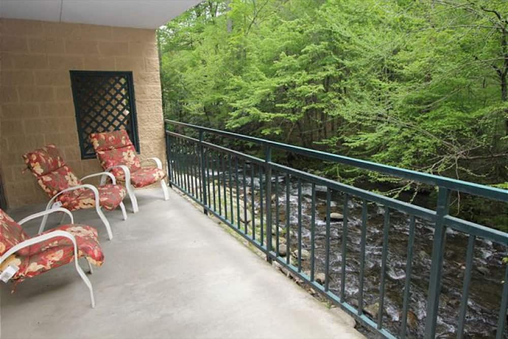 river balcony gatlinburg condo