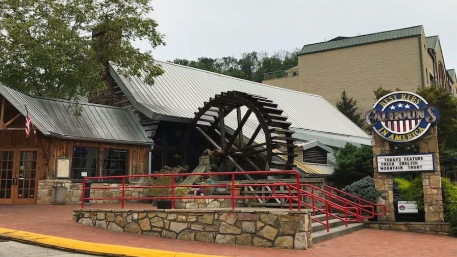 5 Restaurants in Gatlinburg That You Need to Try on Your Next Vacation