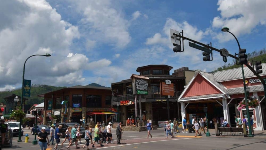 4 Ways our Downtown Gatlinburg Condos Will Help You Stay On Budget During Your Vacation